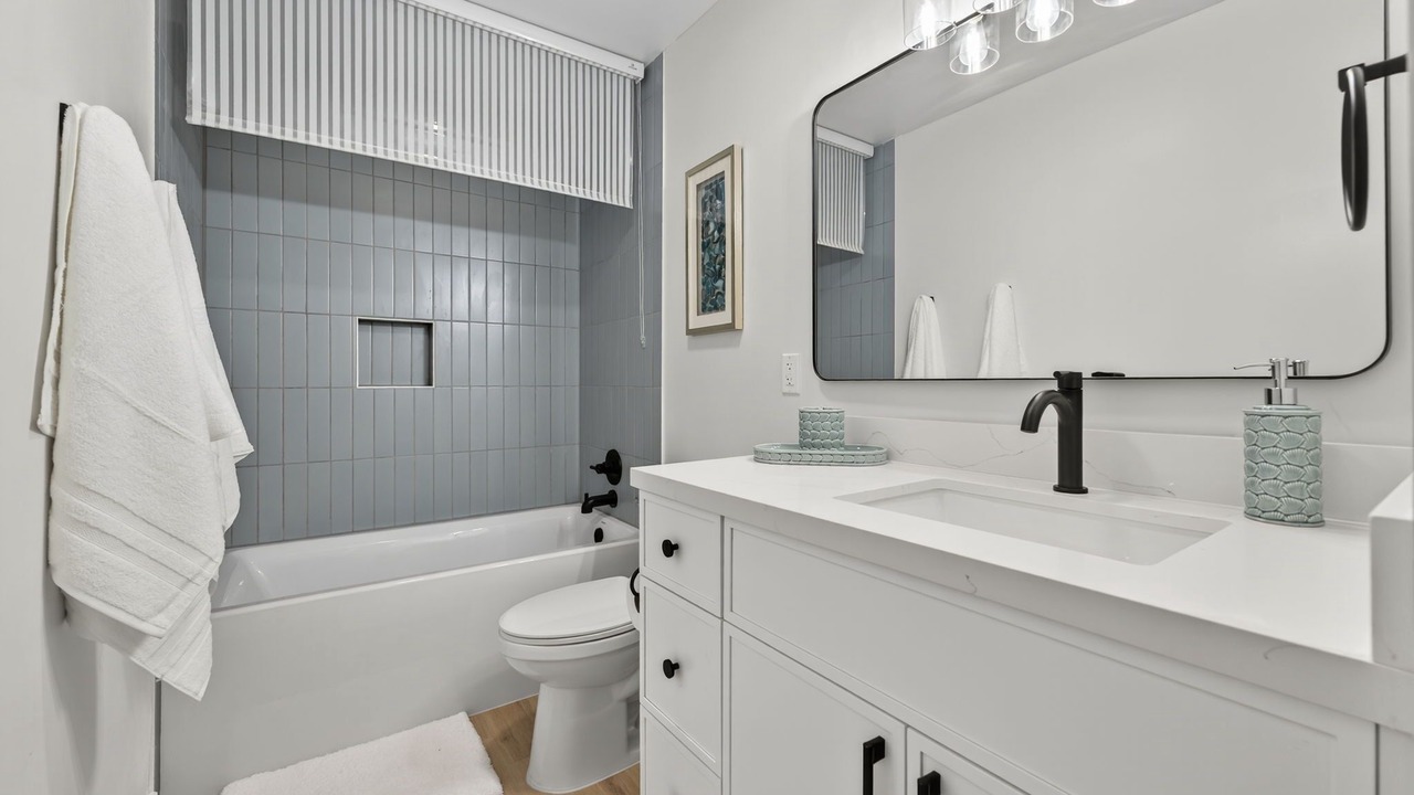 Photo of Bathroom in Tropic Isle