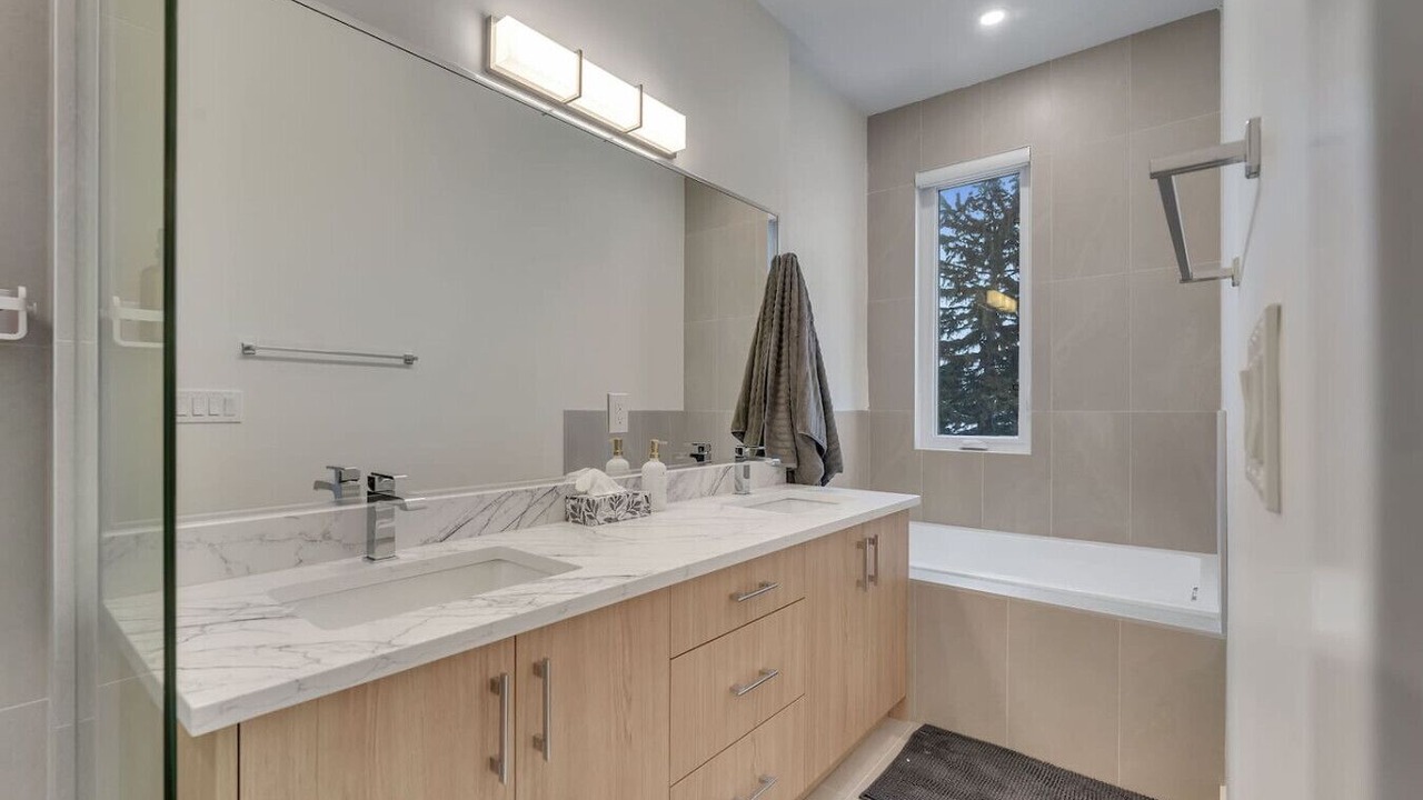 Photo of Bathroom in Shaganappi