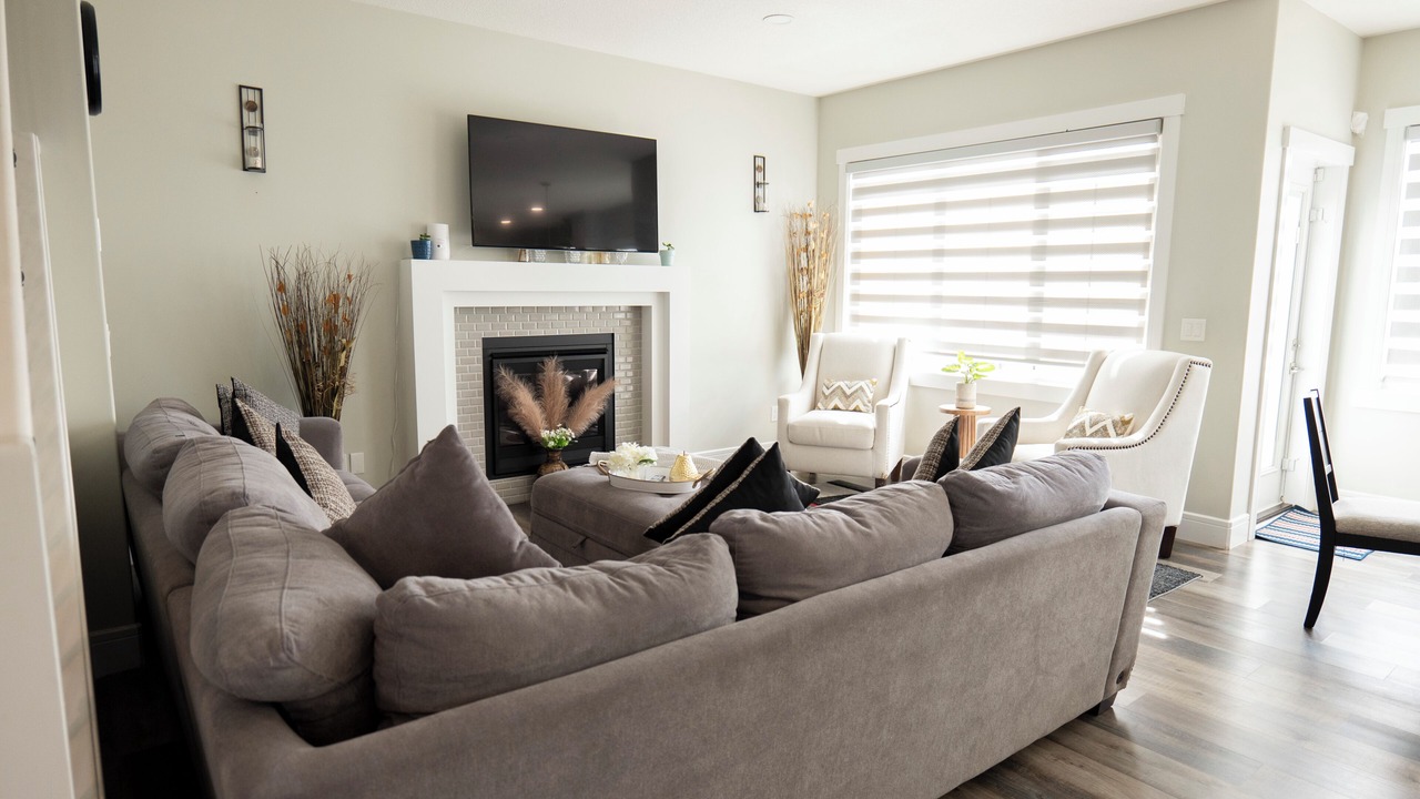 Photo of Livingroom in Southeast Edmonton