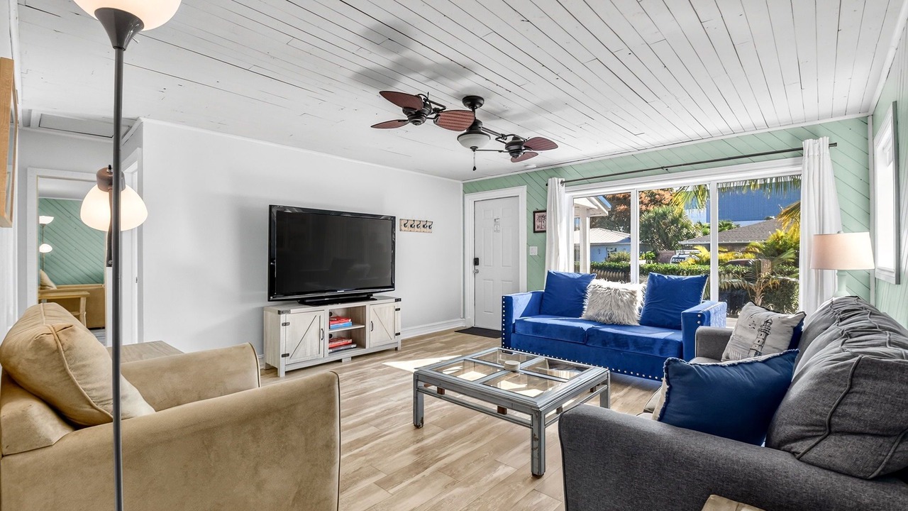 Photo of Bedroom in Riviera Beach