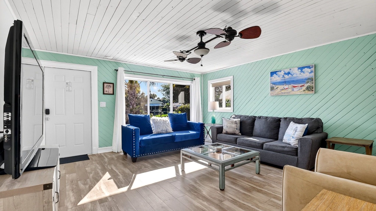 Photo of Bedroom in Riviera Beach