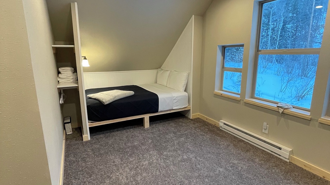 Photo of Bedroom in Garfield