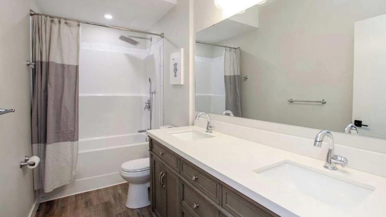 Photo of Bathroom in Division No. 8