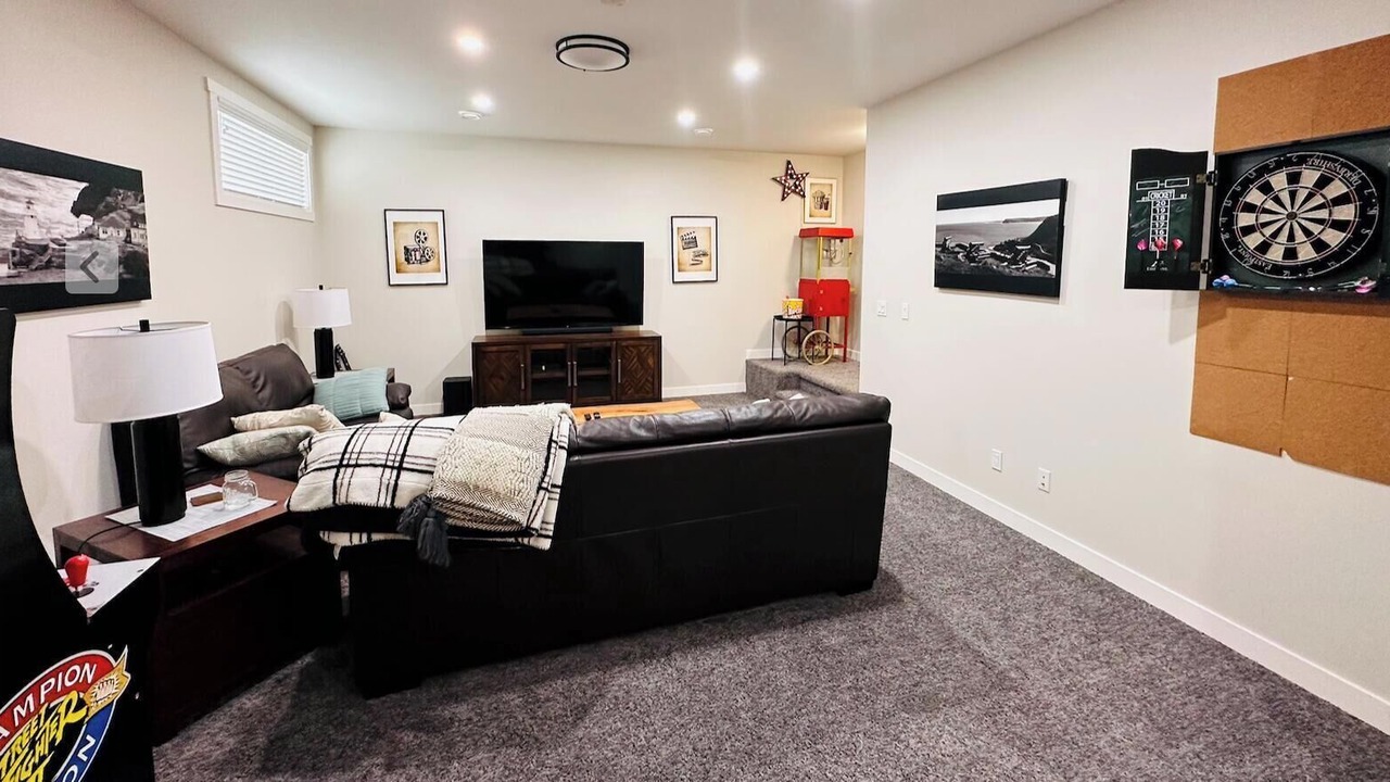 Photo of Livingroom in Division No. 8