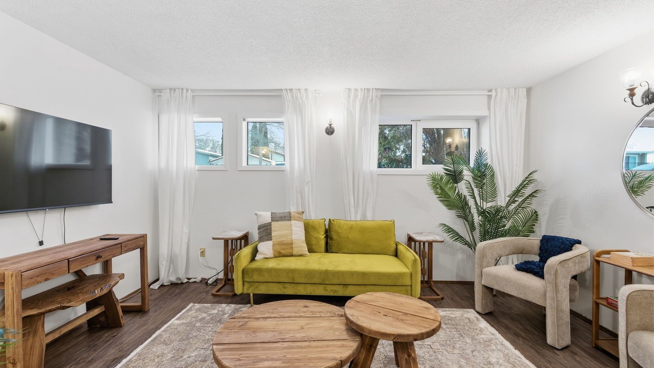 Photo of Livingroom in Southeast Edmonton