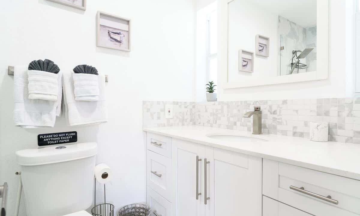 Photo of Bathroom in Coral Ridge Isles