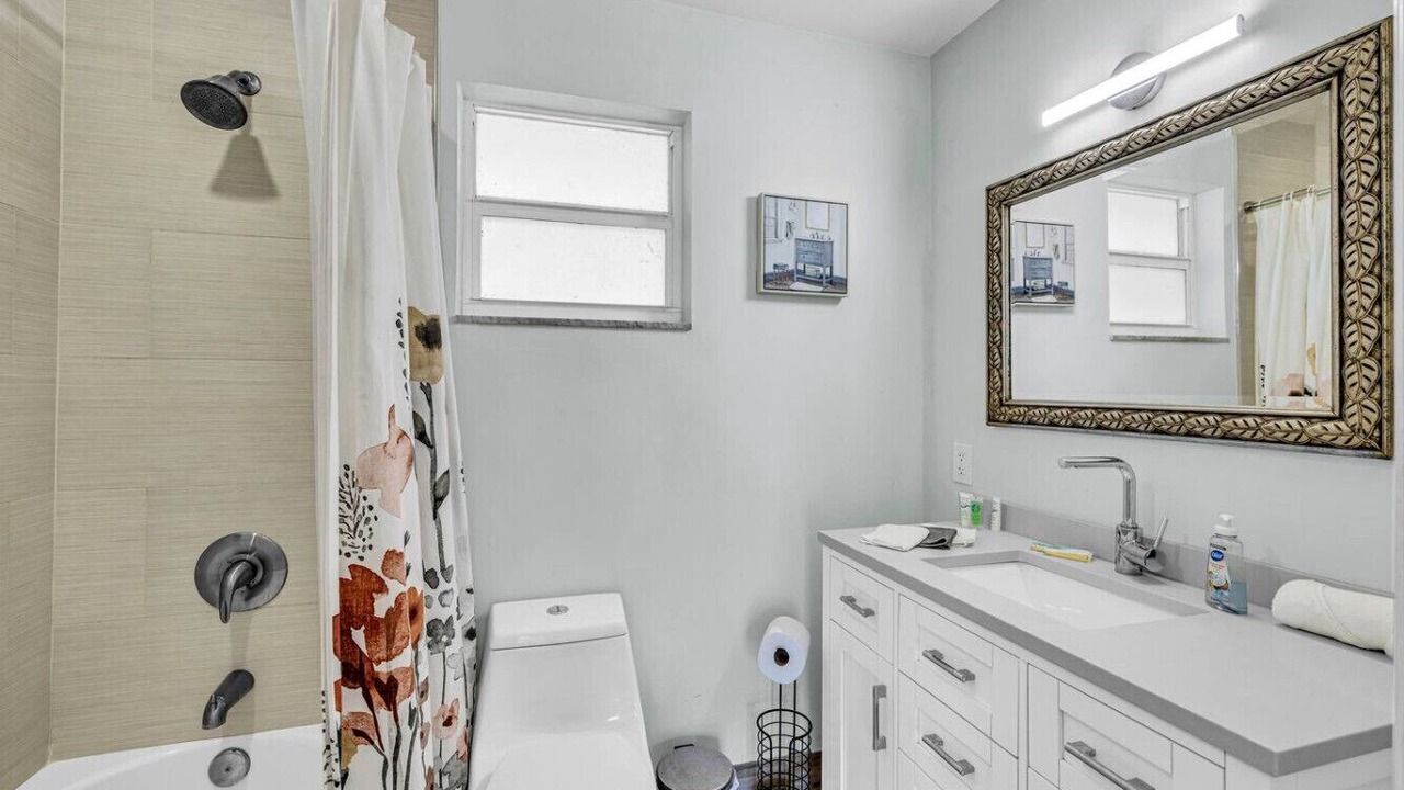 Photo of Bathroom in Tropic Palms