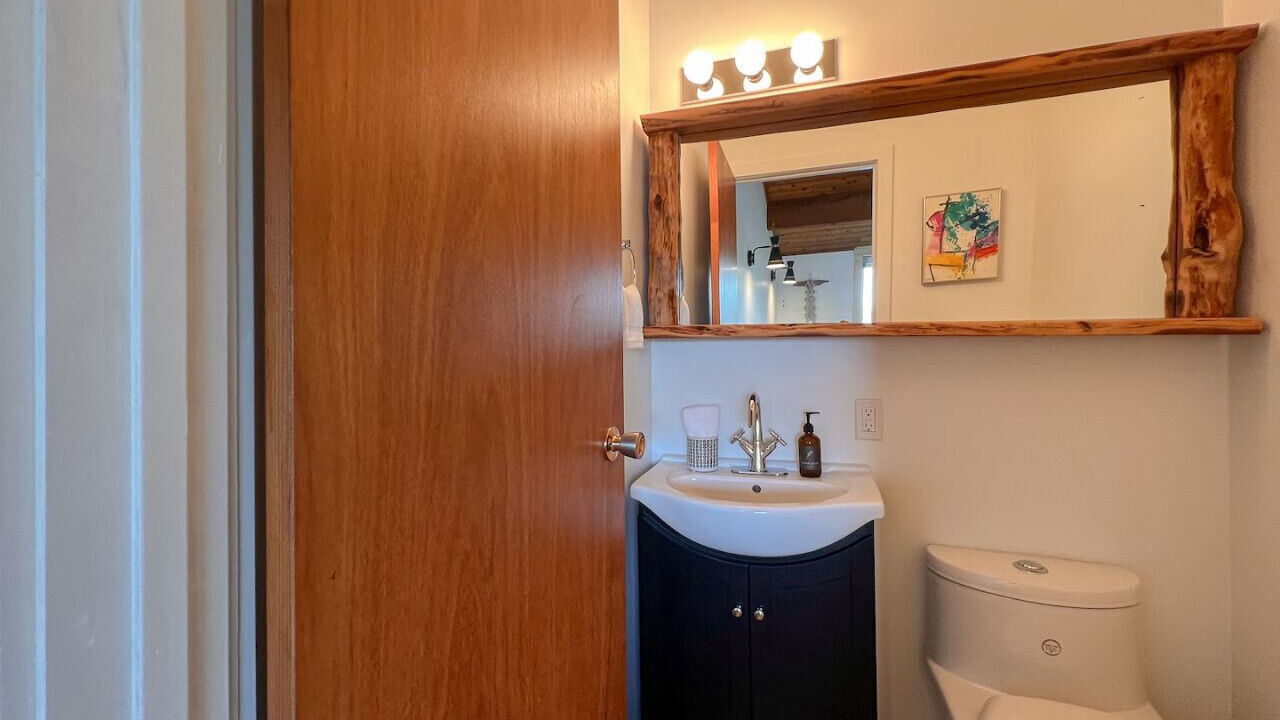 Photo of Bathroom in Tonquin Beach