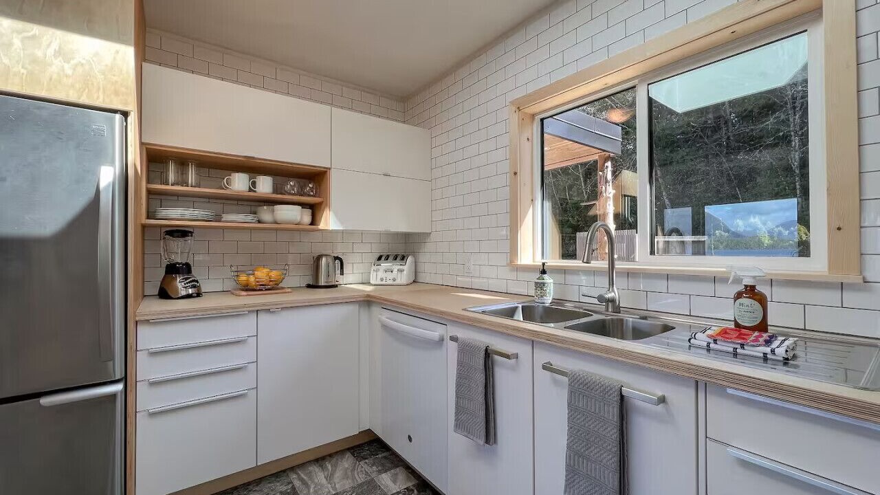 Photo of Kitchen in Tonquin Beach