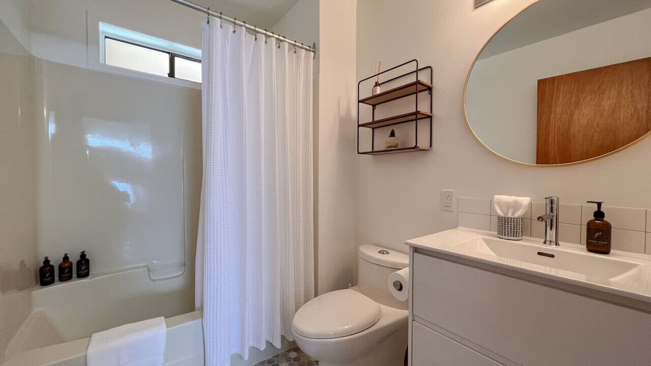 Photo of Bathroom in Tonquin Beach