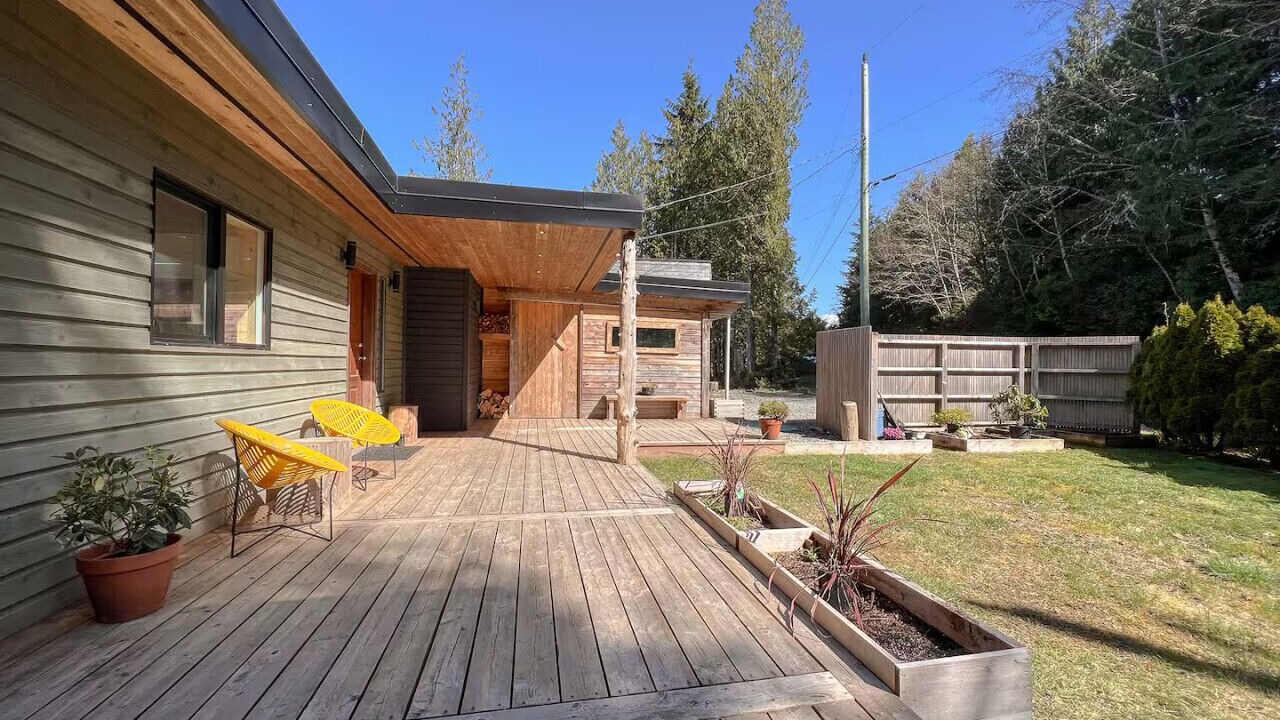 Photo of Patio Balcony in Tonquin Beach
