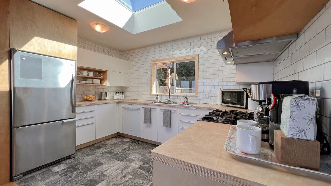 Photo of Kitchen in Tonquin Beach