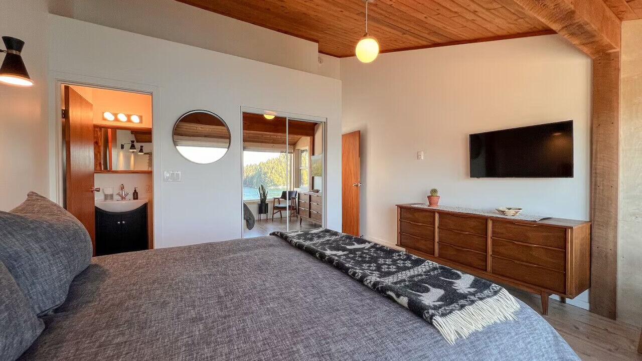 Photo of Bedroom in Tonquin Beach