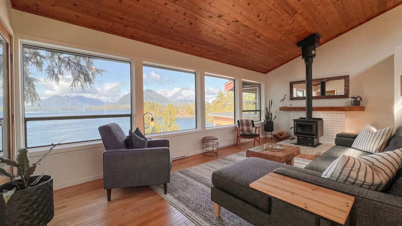 Photo of Livingroom in Tonquin Beach