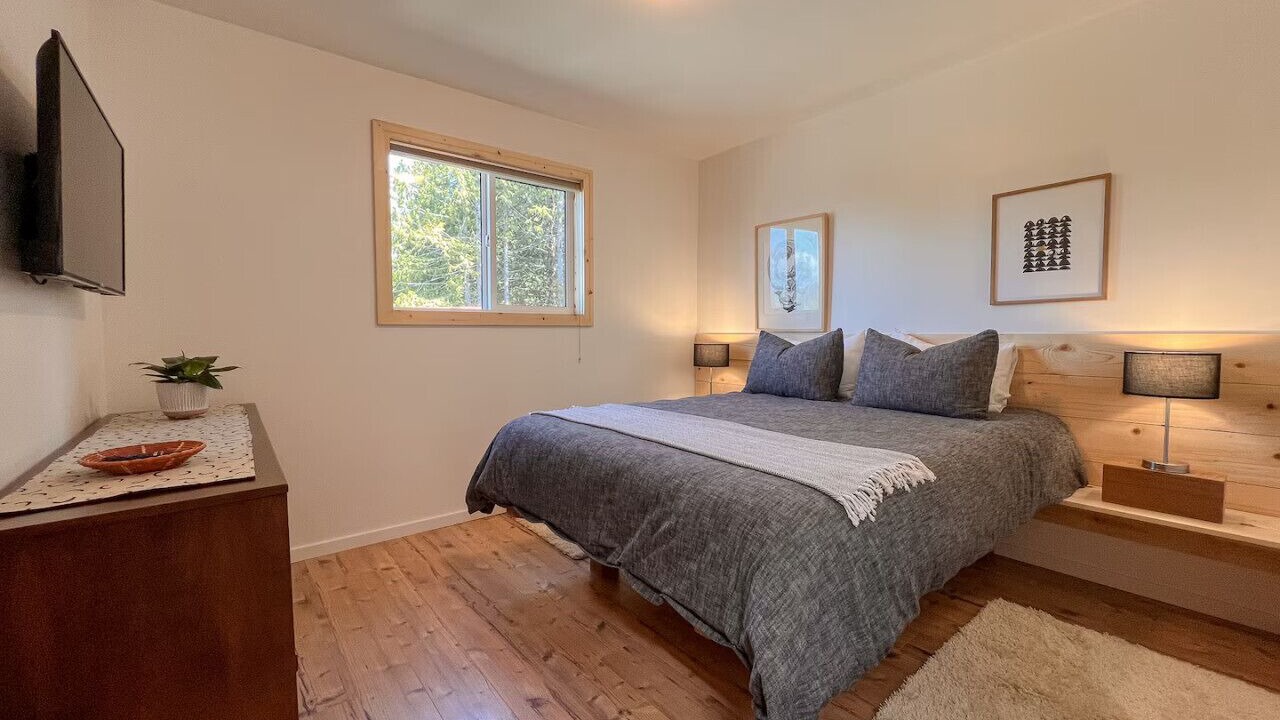 Photo of Bedroom in Tonquin Beach