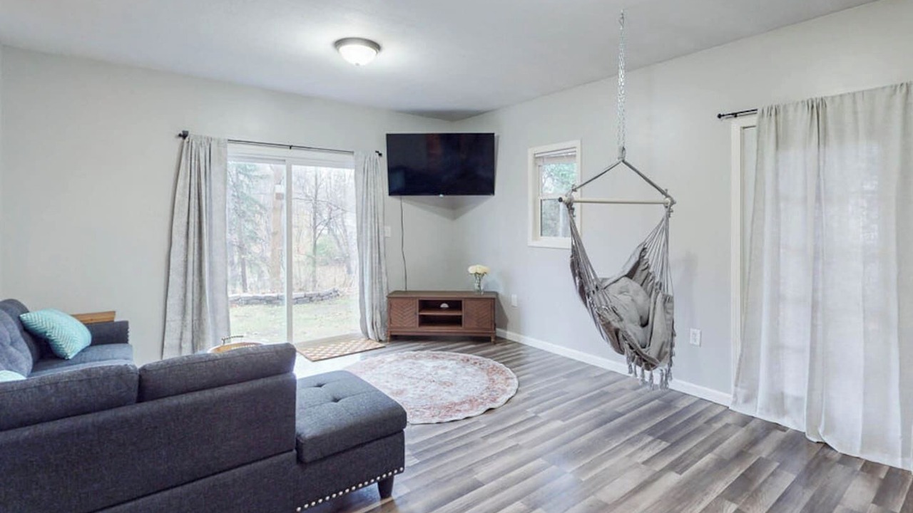 Photo of Livingroom in Cuyahoga Falls