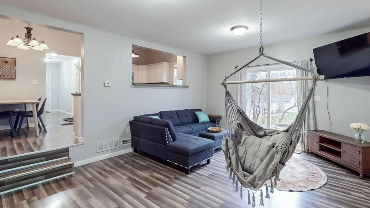 Photo of Livingroom in Cuyahoga Falls