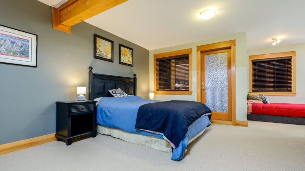 Photo of Others in Rossland