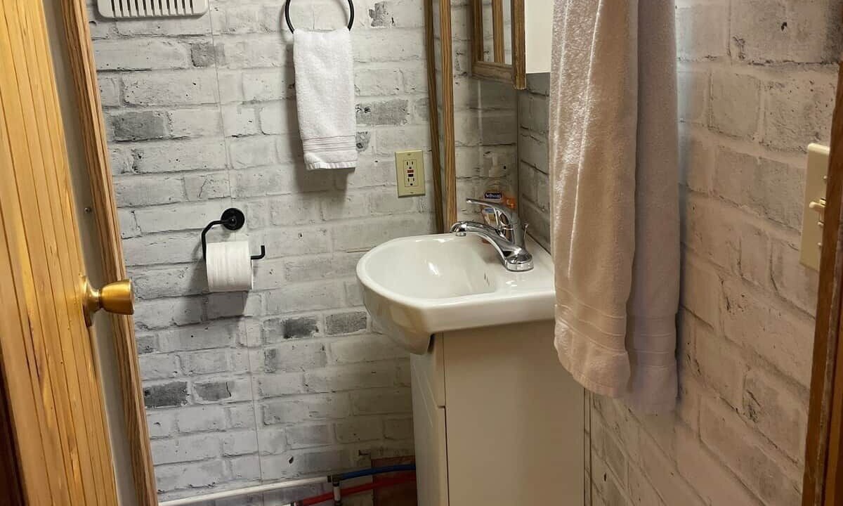 Photo of Bathroom in Division No. 11