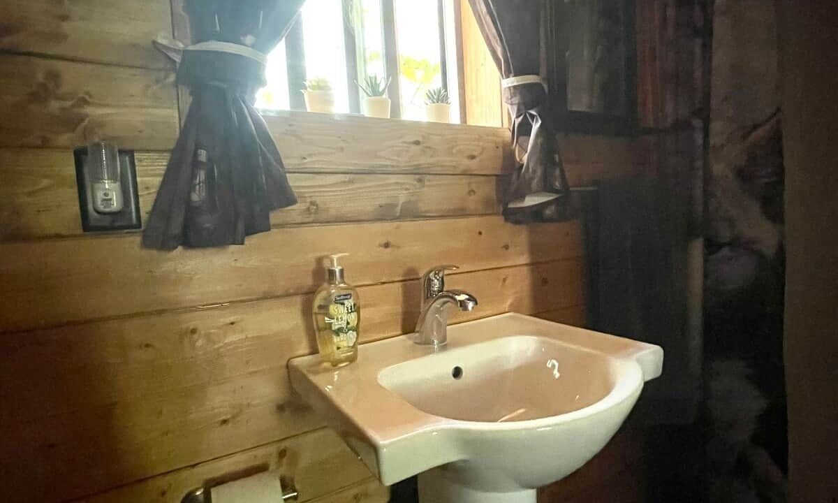 Photo of Bathroom in Division No. 11