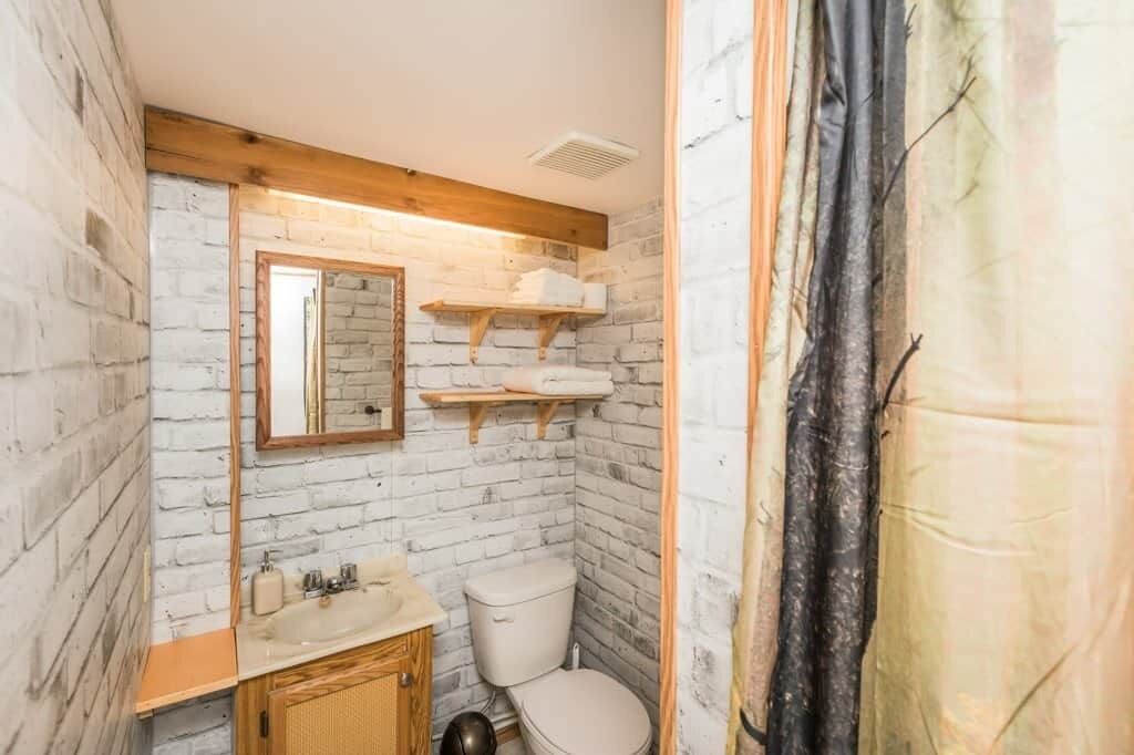 Photo of Bathroom in Division No. 11