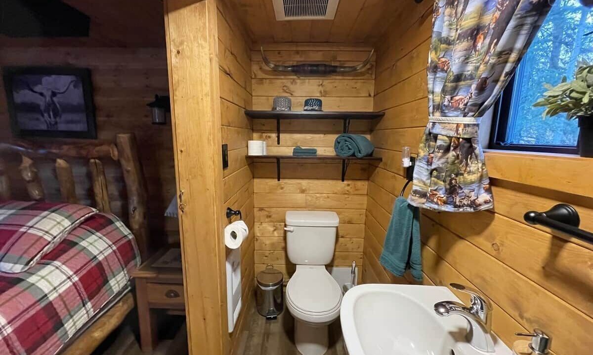 Photo of Bathroom in Division No. 11