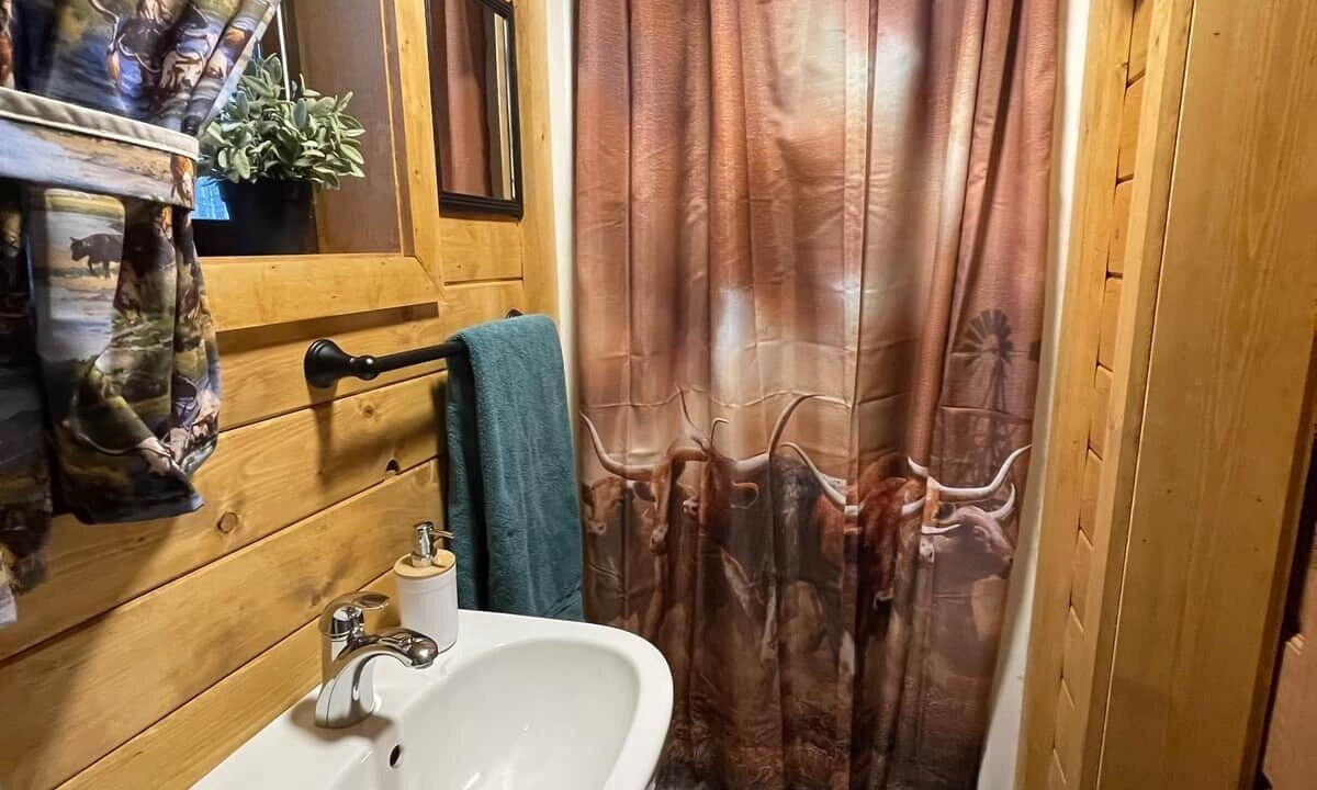 Photo of Bathroom in Division No. 11