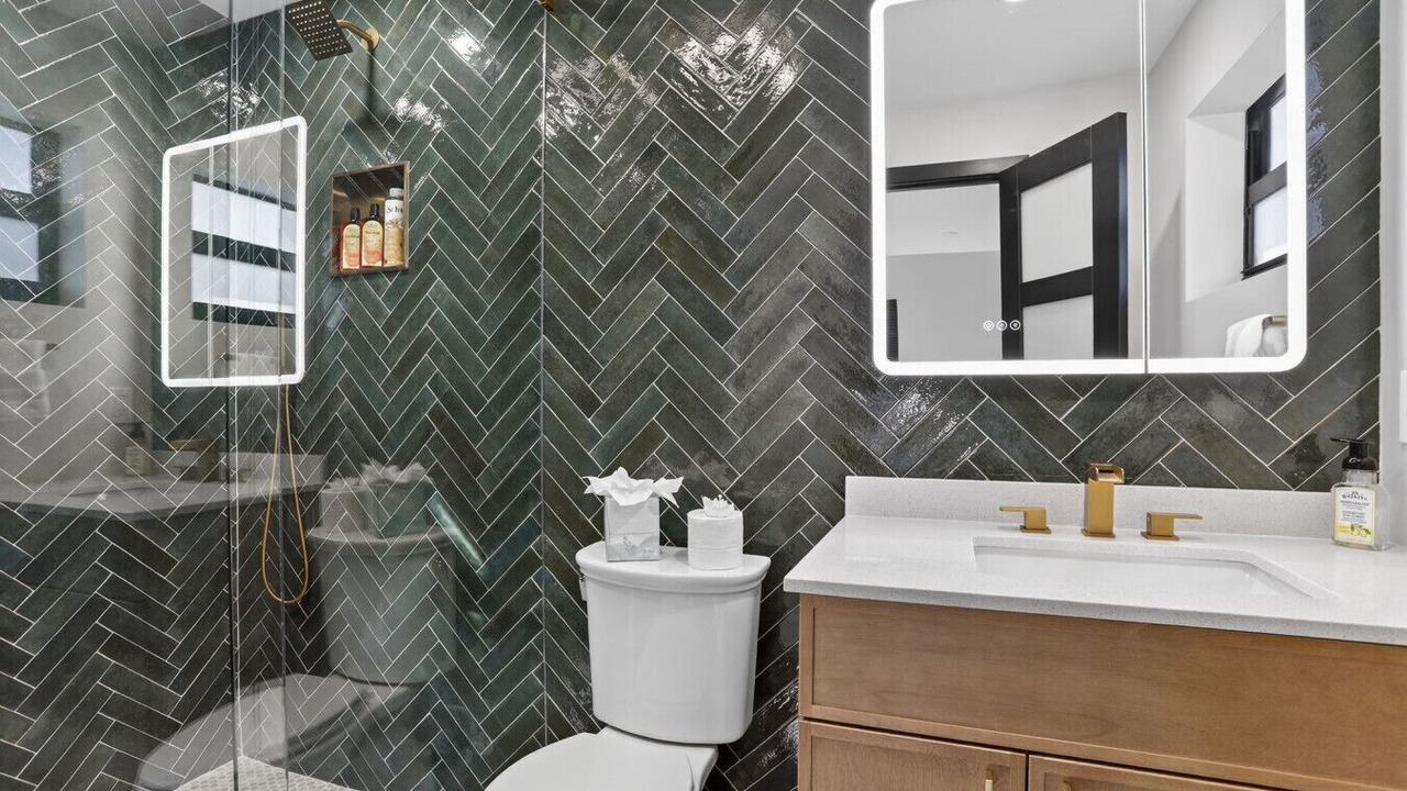 Photo of Bathroom in Garden Isles