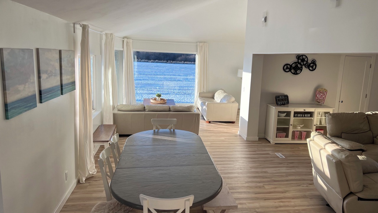 Photo of Livingroom in Central Alberta