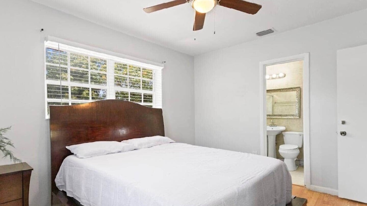Photo of Bedroom in Miami Gardens