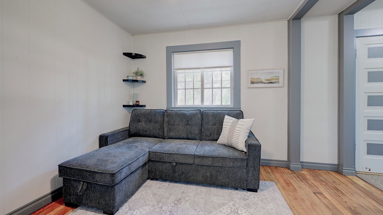 Photo of Livingroom in Sylvan Lake