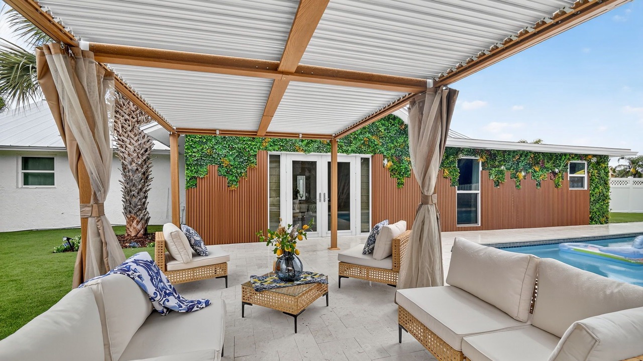 Photo of Outdoor in Tropic Palms