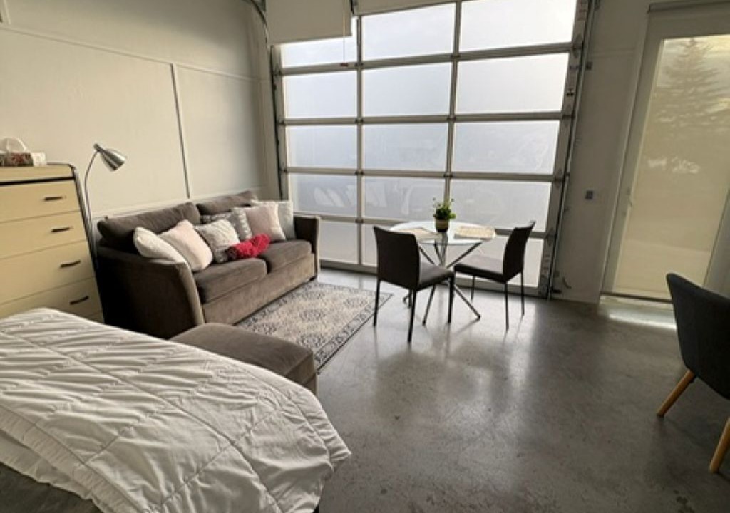 Photo of Livingroom in Saanich West