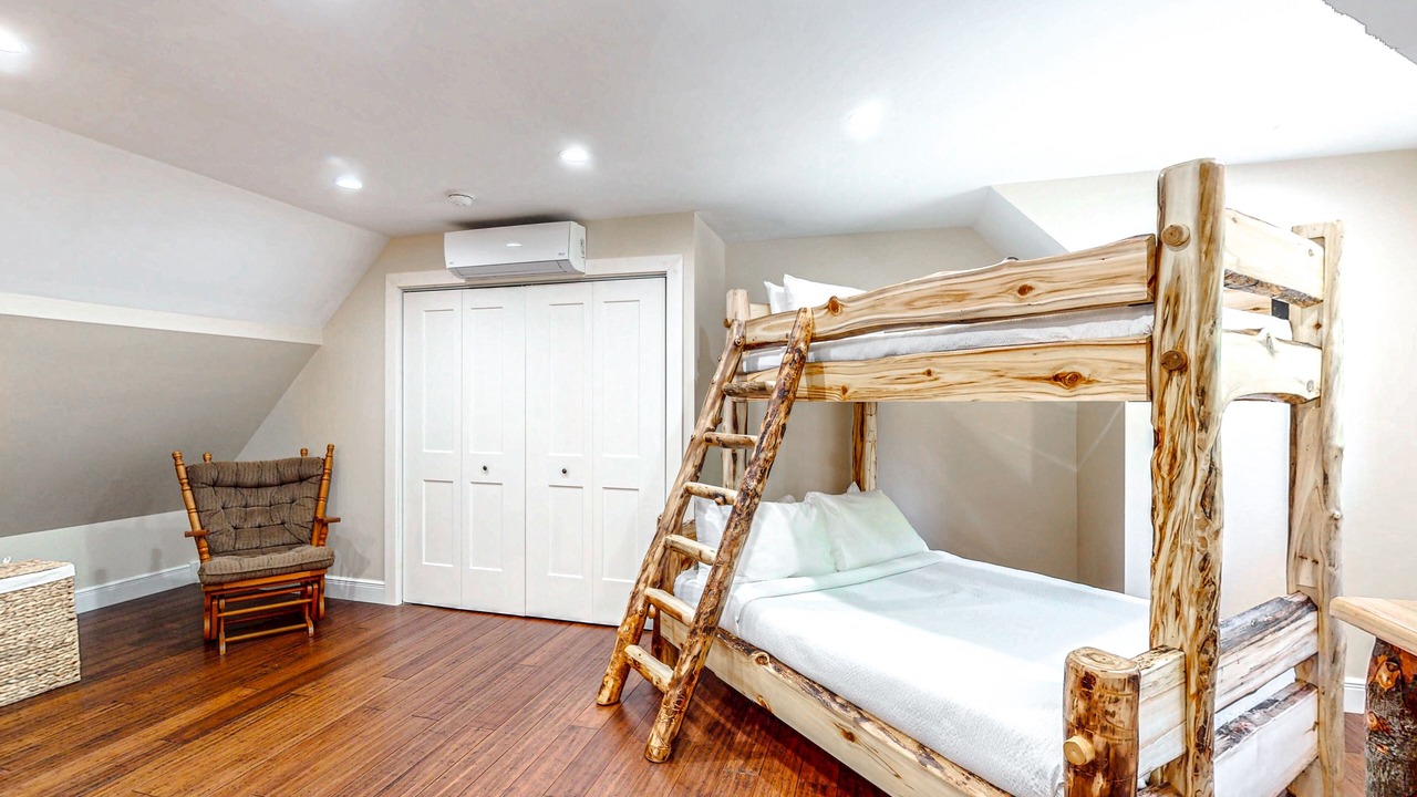 Photo of Bedroom in North Creek