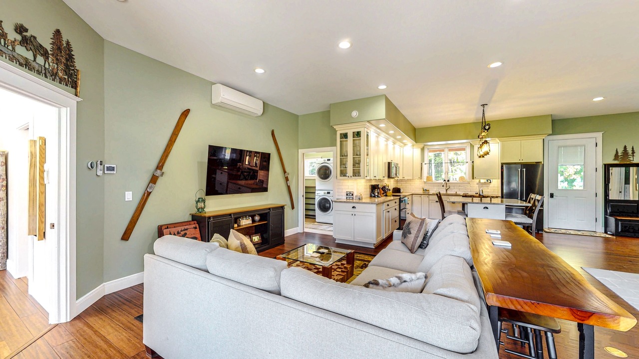 Photo of Livingroom in North Creek