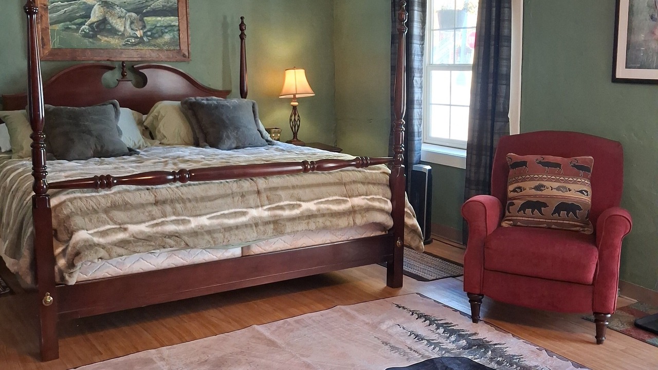 Photo of Bedroom in Lake City
