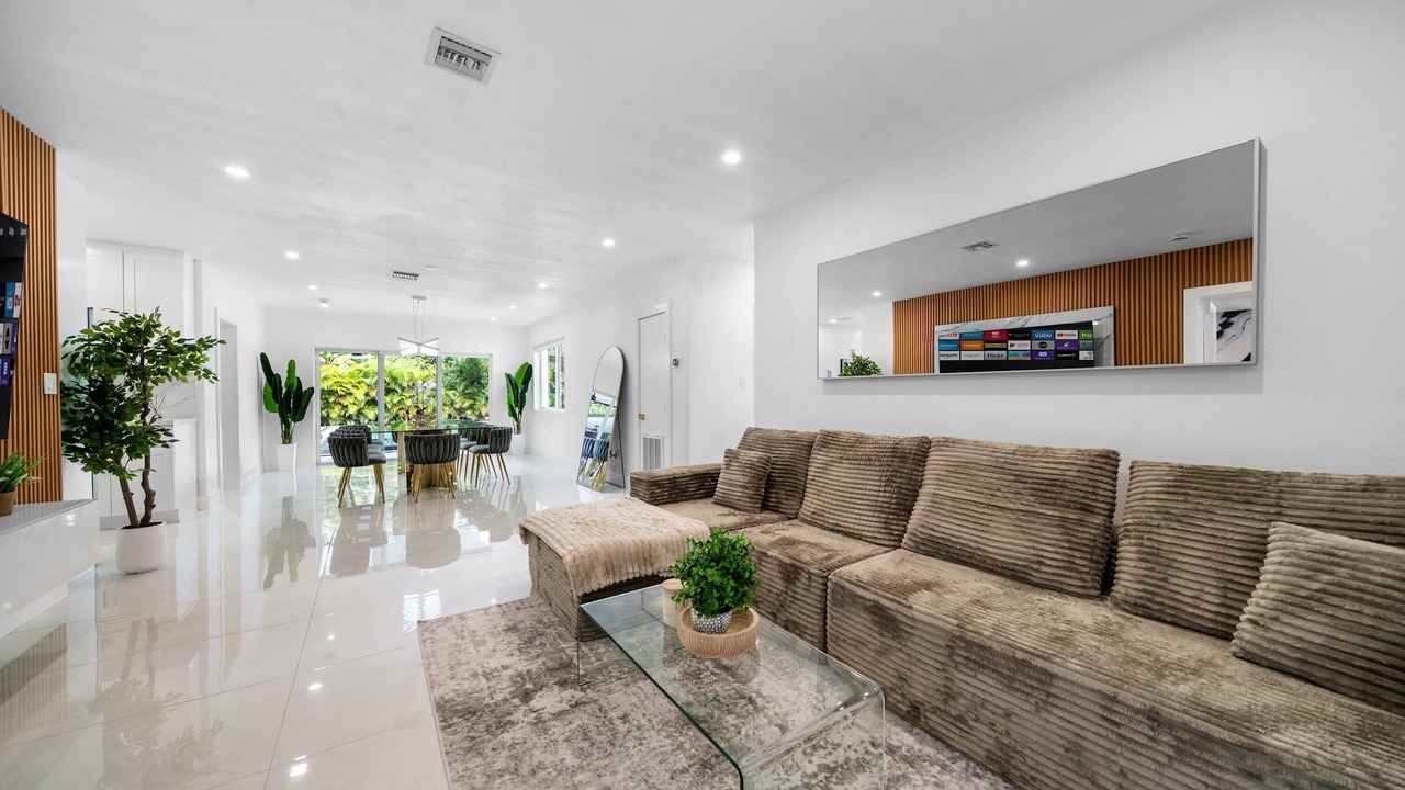 Photo of Livingroom in Golden Glades