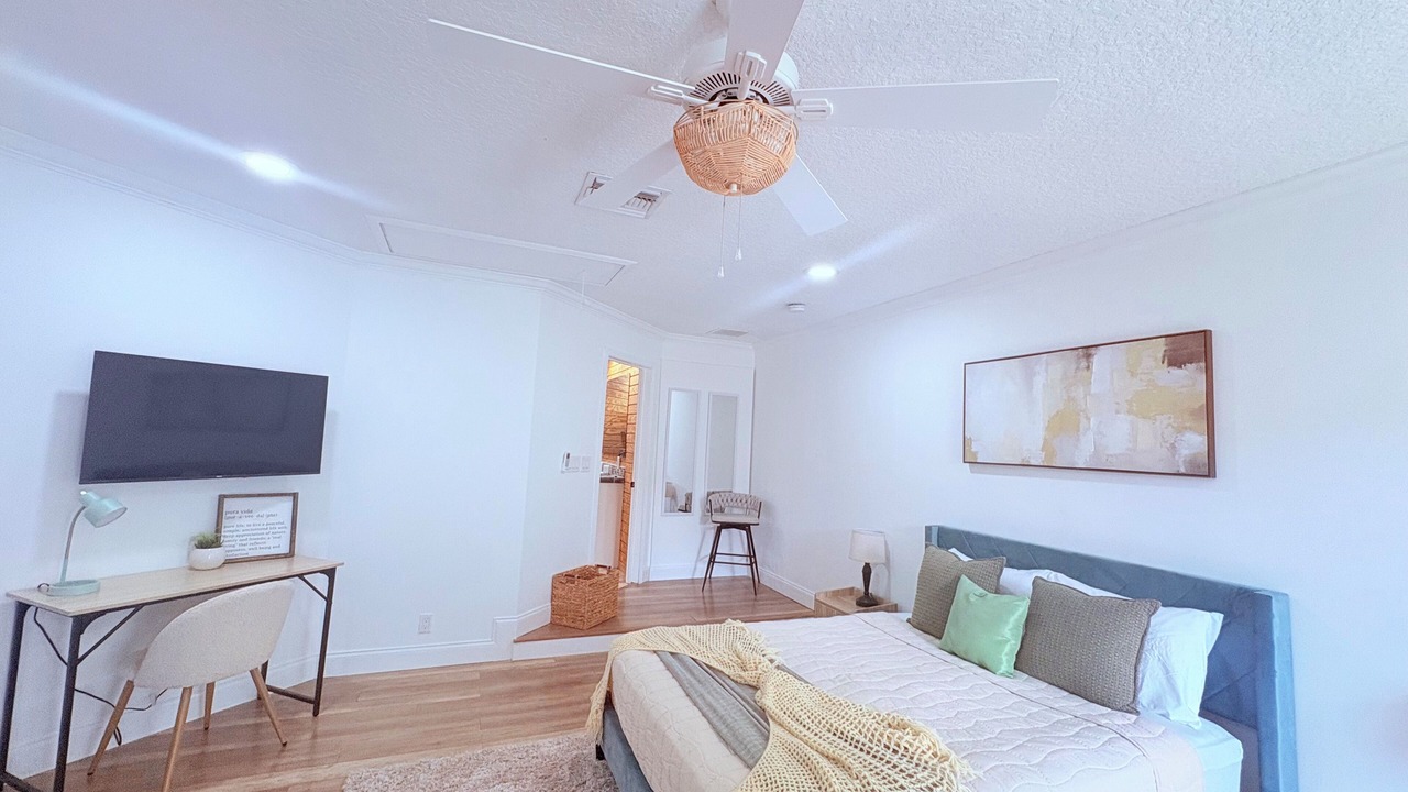 Photo of Bedroom in Lake Worth