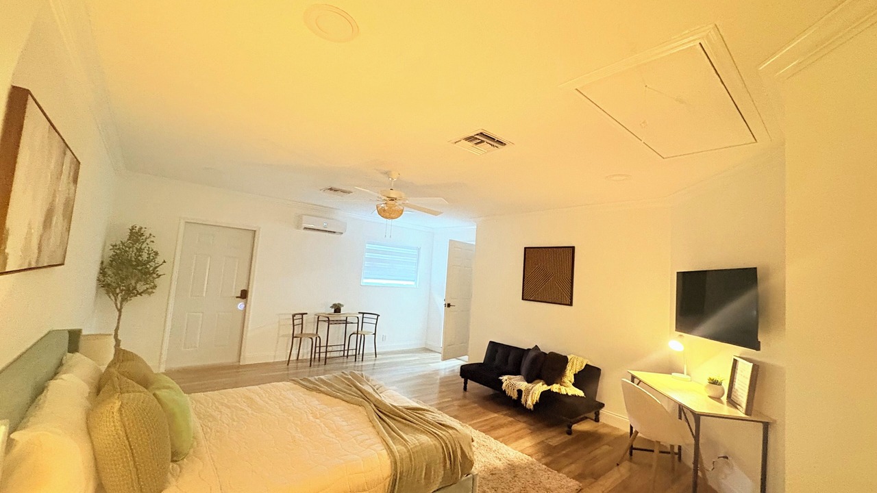 Photo of Bedroom in Lake Worth
