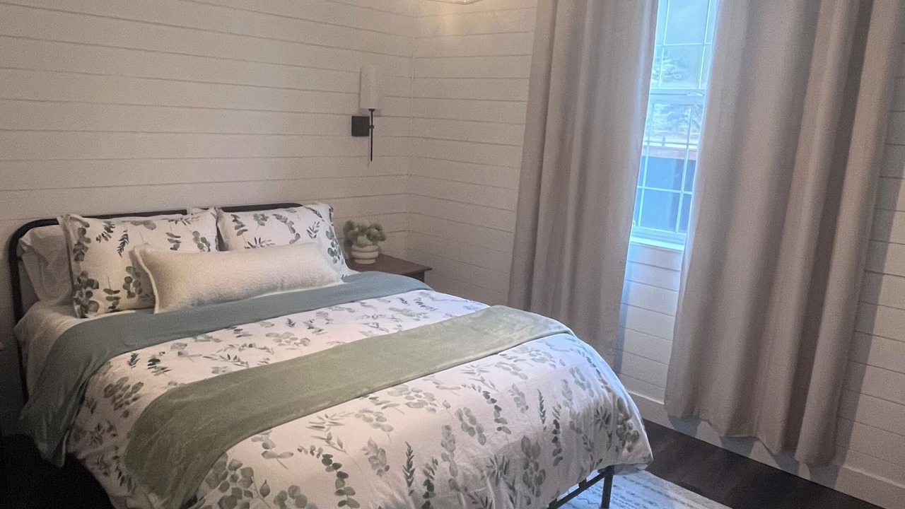 Photo of Bedroom in Okanagan-Similkameen