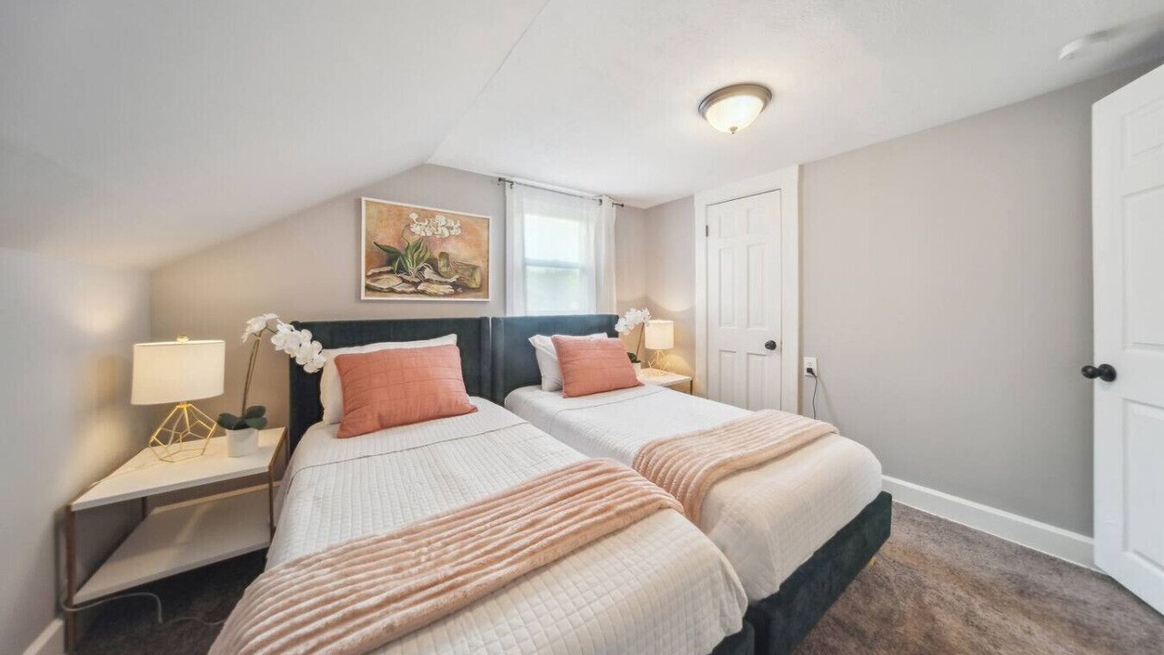 Photo of Bedroom in Mayfield Heights
