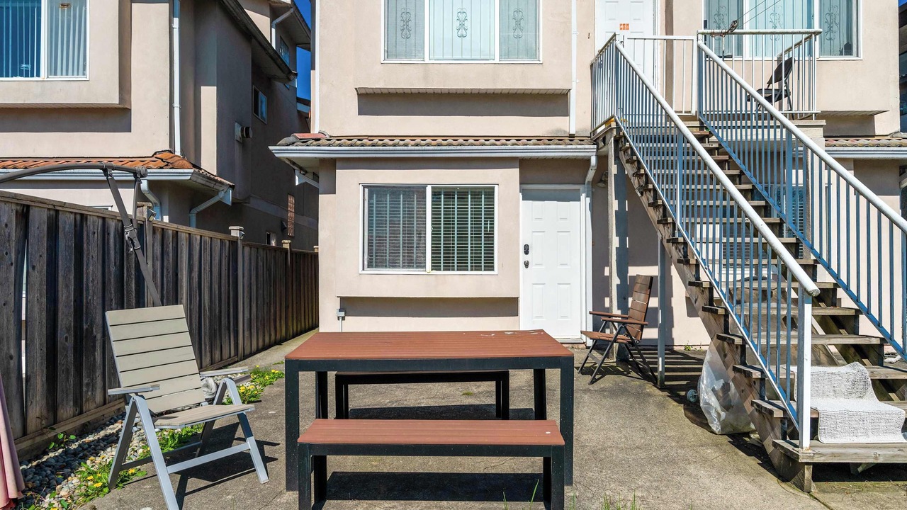 Photo of Outdoor in Renfrew-Collingwood