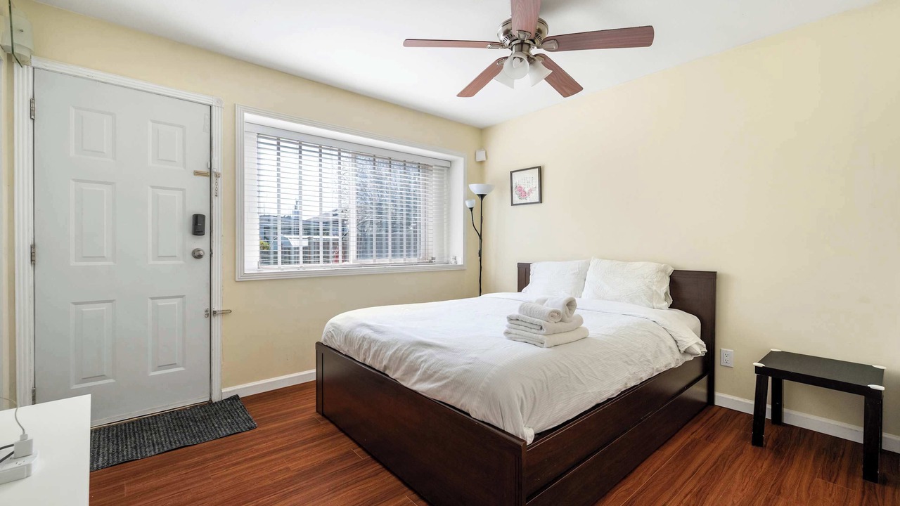 Photo of Bedroom in Renfrew-Collingwood