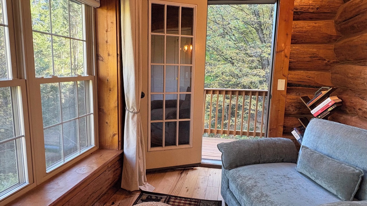 Photo of Livingroom in Proctor