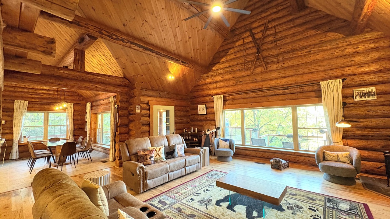 Photo of Livingroom in Proctor