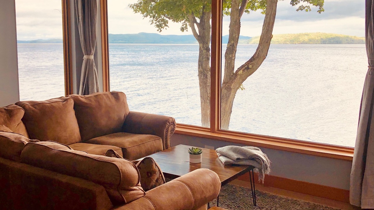 Photo of Livingroom in Newport Center