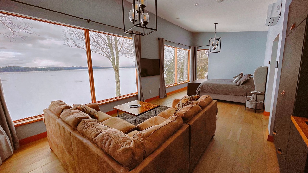 Photo of Livingroom in Newport Center