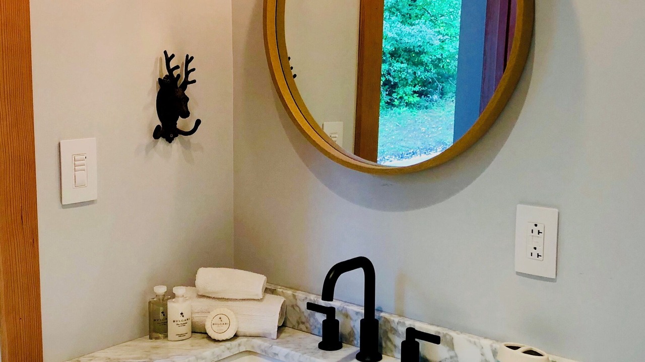Photo of Bathroom in Newport Center