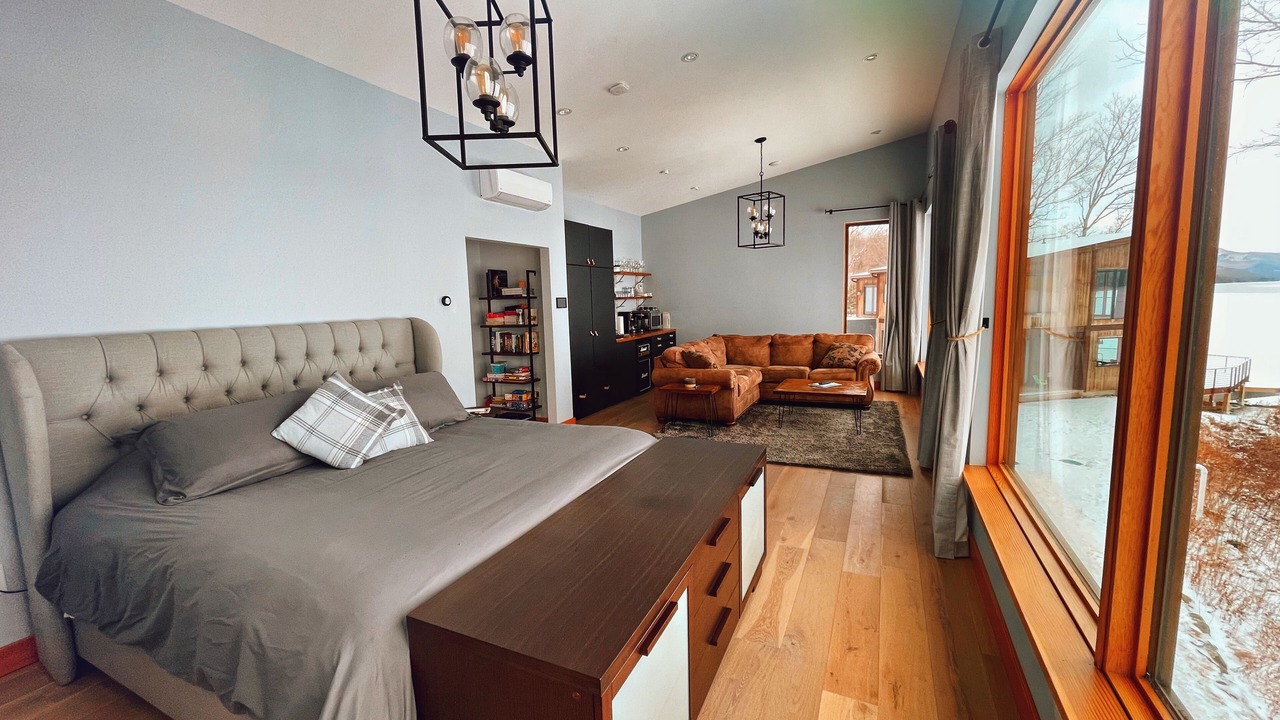 Photo of Bedroom in Newport Center