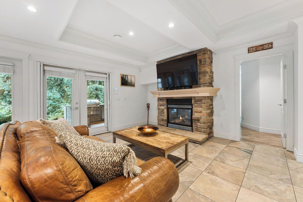 Photo of Livingroom in Metro Vancouver Regional District